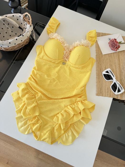 Costum de baie Chanel , calitate premium , pe comanda , nou , M