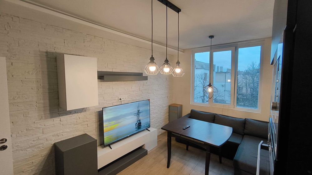 Дава се под наем Двустаен апартамент в Димитровград - 60 кв.м за 278.97 € - Снимка #1