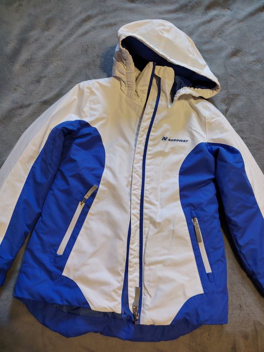 Продам куртку для девочки