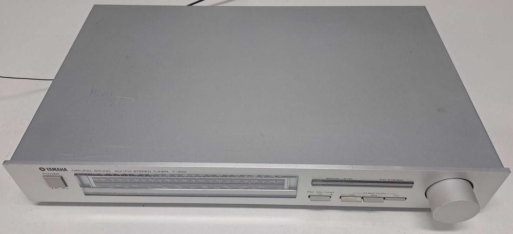 Yamaha T-300 Made in Japan Argintiu Tuner Stereo pt Amplificator