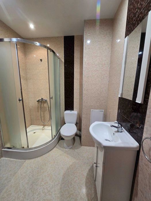 Дава се под наем Двустаен апартамент в Свищов - 68 кв.м за 199.41 € - Снимка #2