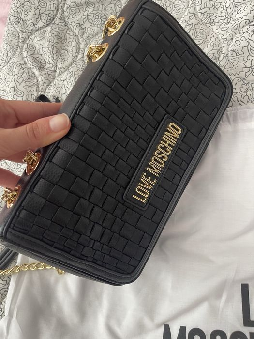 Нова дамска чанта Love Moschino