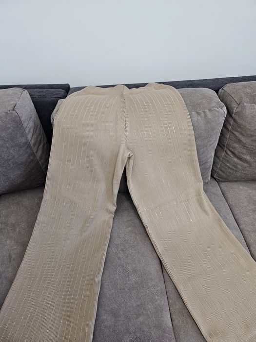 Costum din tricot cu strasuri