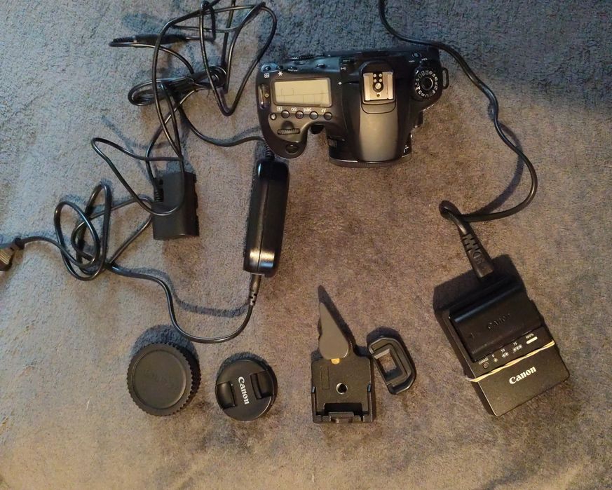 Canon EOS 60D+Canon EF-S 24mm f/2.8 STM + Accesorii Stare foarte bună