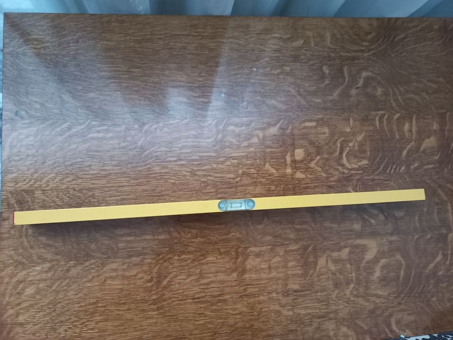 Продам уровень 1 метр длиной