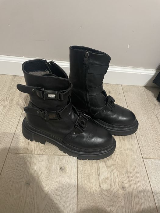 Черные зимние ботинки