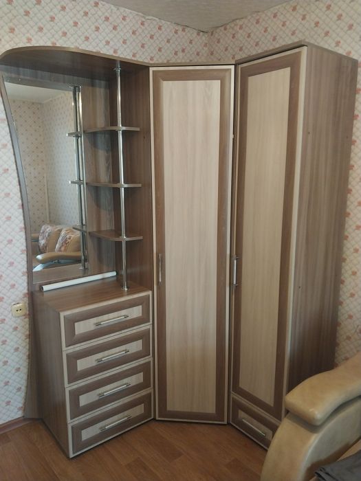 Угловой шкаф б/у