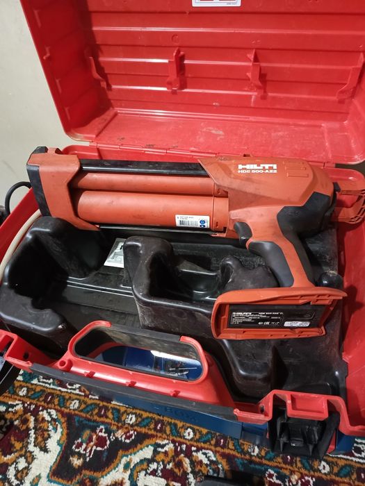 Продаю аккумуляторный дозатор Hilti .