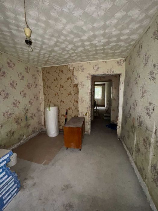 срочно продам 2 ух ком кв. 9600 без ремонта