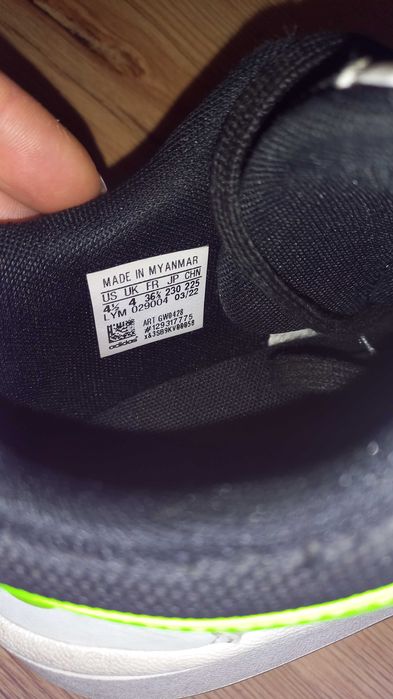 Продавам маратонки adidas