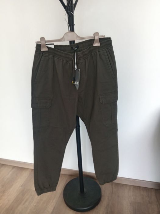 Vând pantaloni cargo pt bărbați