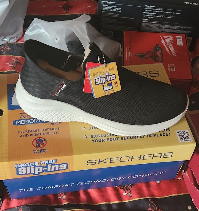 Vand 2 perechi pantofi piele nr 46 o pereche tenesi( Vans nr 46 si