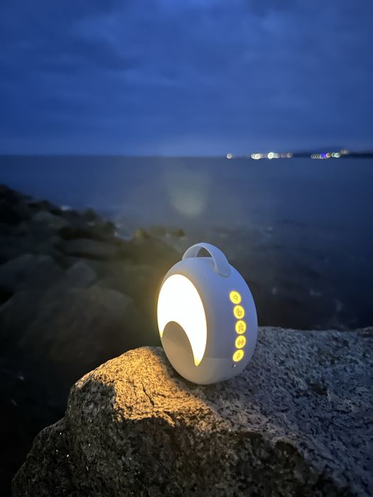 Искате ли бебчето ви да заспи за 10 мин. Машинка за бял шум с 30 мелод