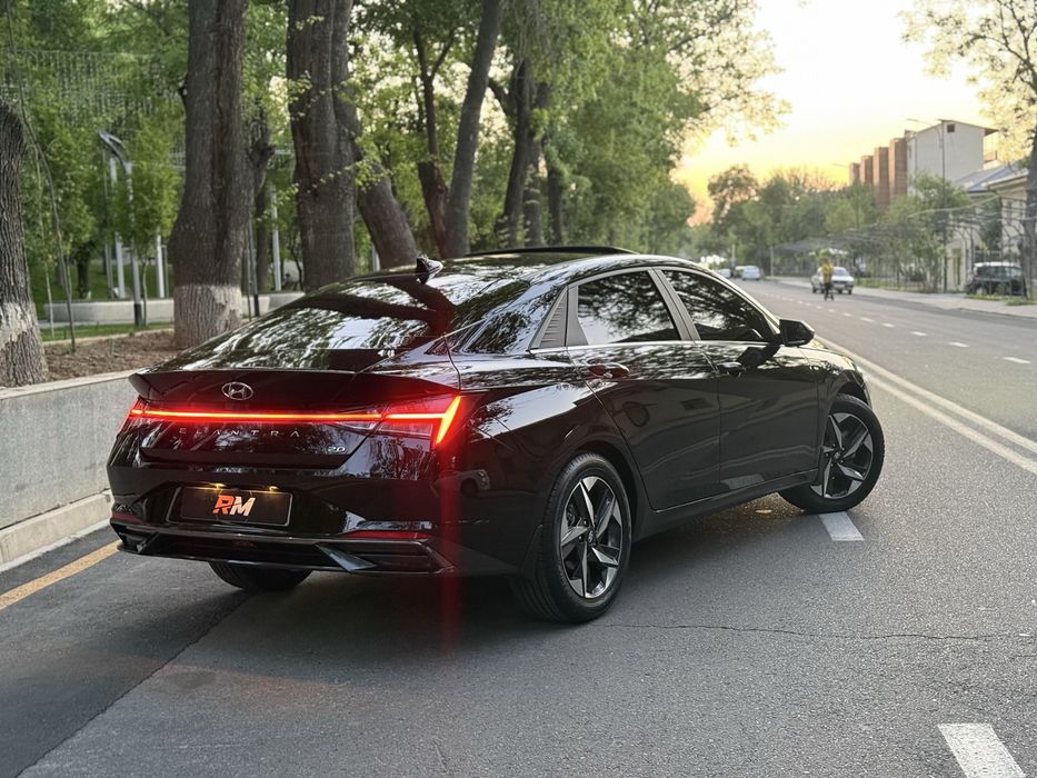 Hyundai Elantra 2.0L full options !