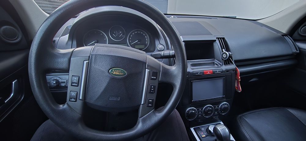 Vând Land Rover Freelander 2, motor 2.2 TD4e (153 CP), tracțiune integrală 4x4 permanentă.