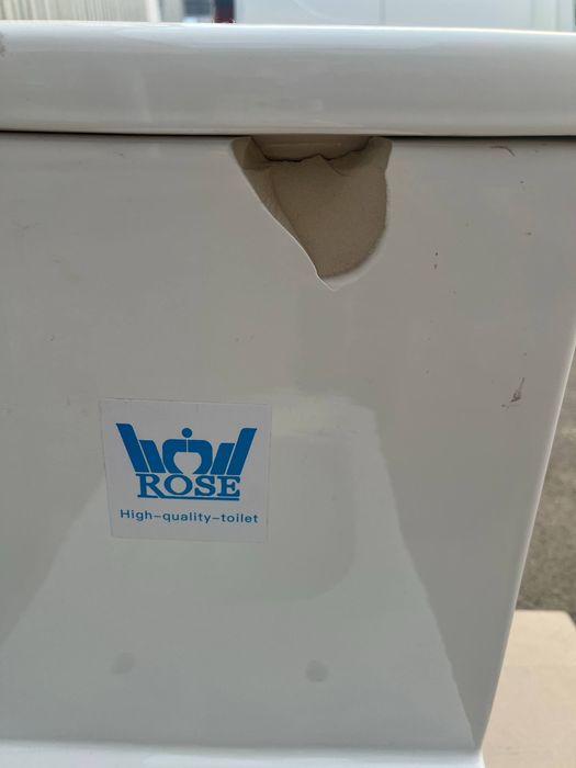 Унитаз Rose в хорошем состоянии