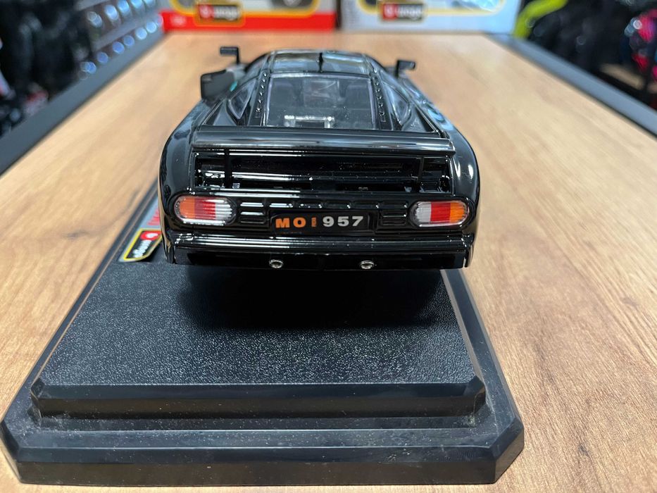 Метална колекционерска количкa BBURAGO BUGATTI EB 110  мащаб 1:24