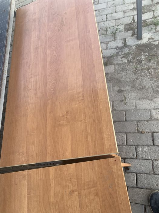 Два стола из твердой древесины