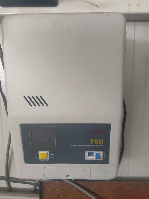 Регулатор на напрежение -Автоматичен