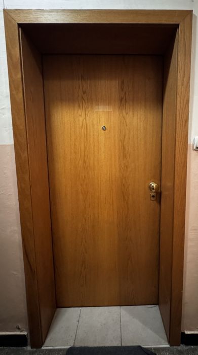 Блиндирана входна врата