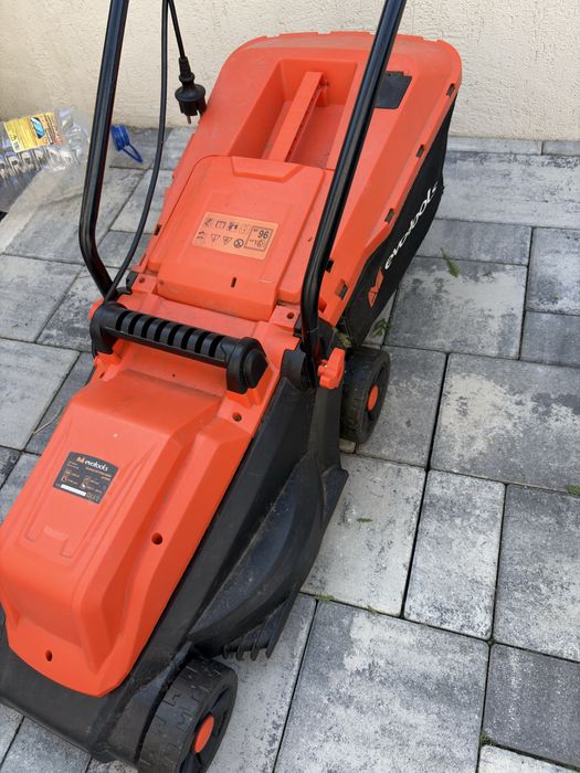 Vand masina de tuns iarbă electrică