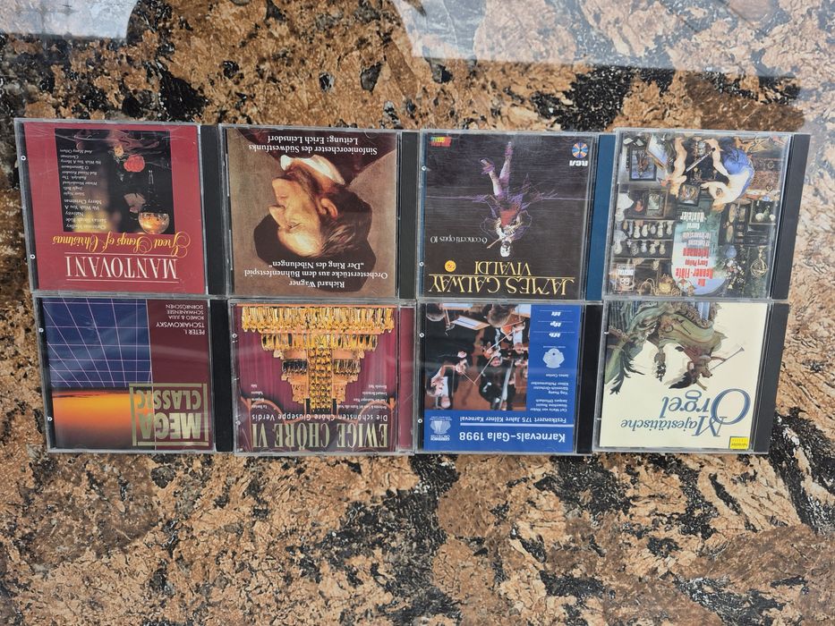 Vând Lot 40 CD cu muzică clasică mixta, made in Germany 

Artiști:

-