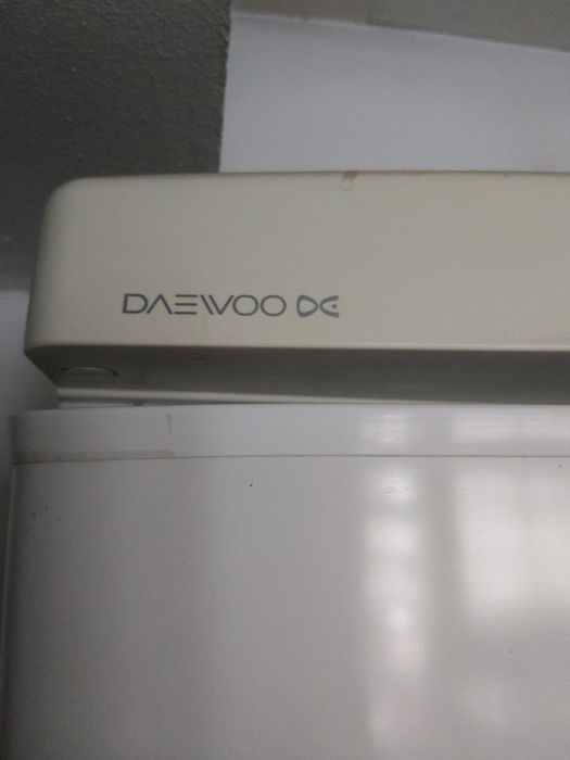 Хладилник с фризер Daewoo