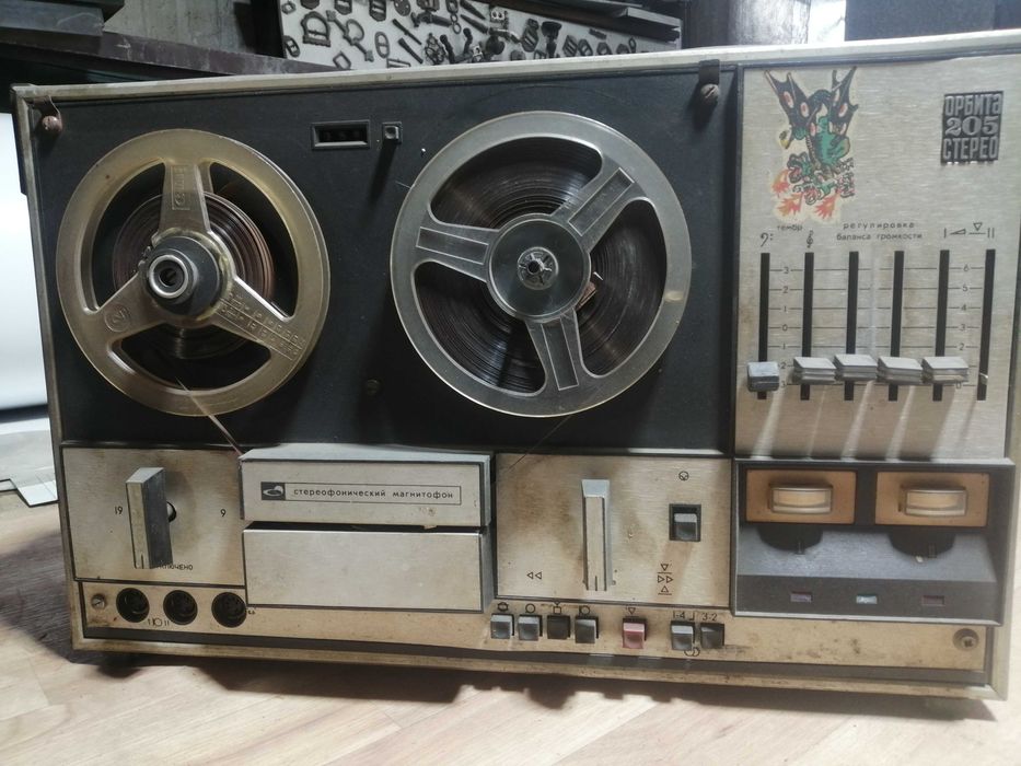 Продам магнитофоны , проигрыватели.