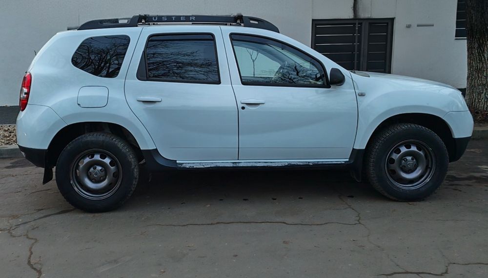 Duster 4x4 benzină (1.2 TCe) Laureate • Navi • Geamuri electrice