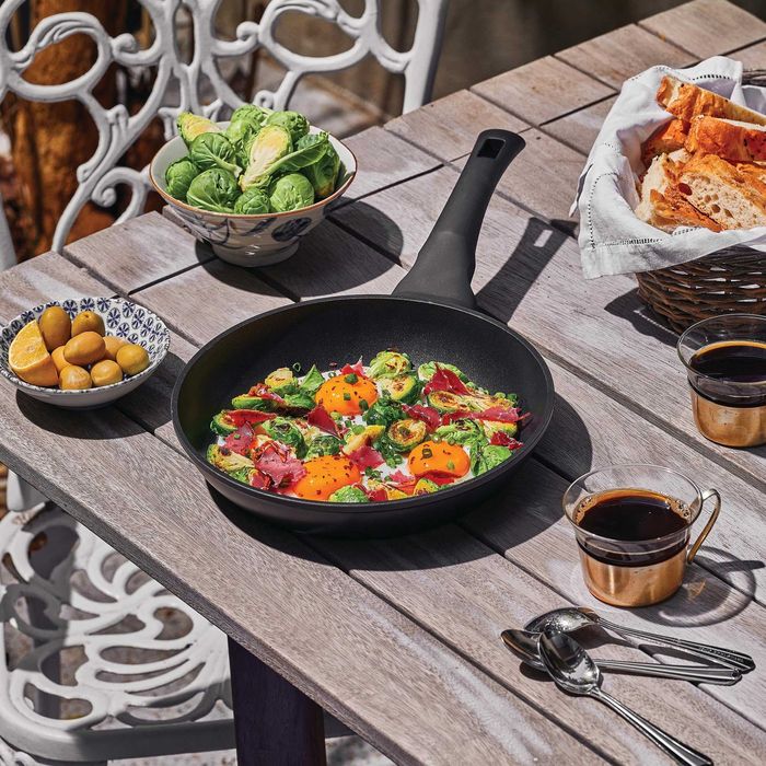 Нов незалепващ тиган RESTO 22cm – за всички котлони
