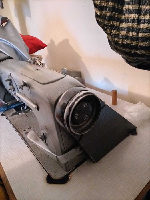 Шевна машина професионална с плот в гр.Русе