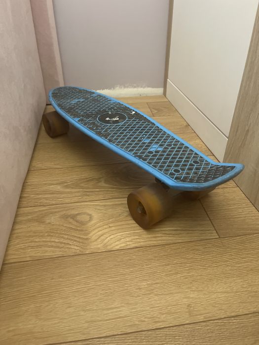 Скейтборд и 2000 теньге