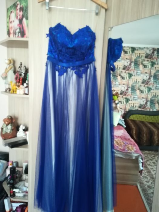 Нарядные платья и костюмы