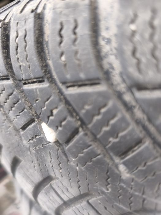 2 броя зимни гуми 175 / 65 / 14