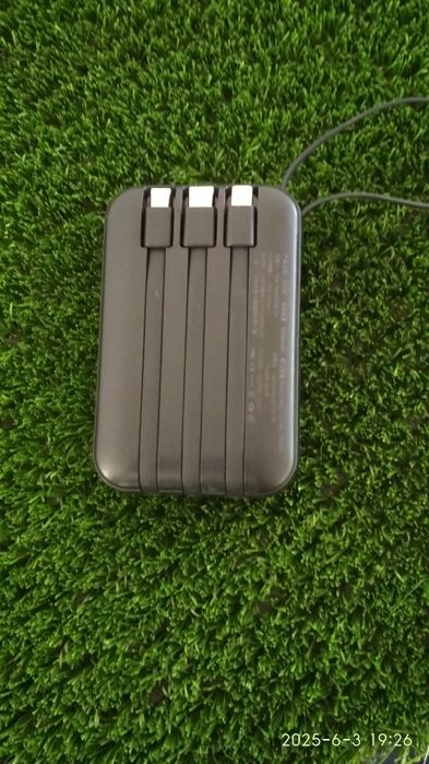 Quyoshda zaryat olodigan powerbank 20 000 Mah