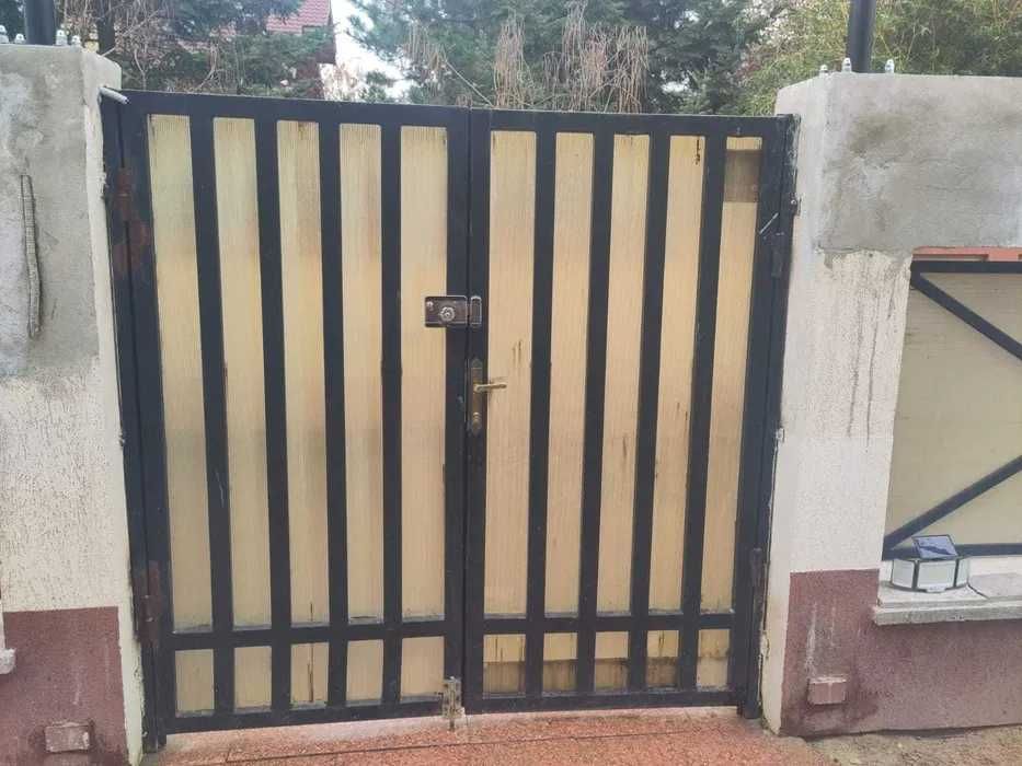 Poartă vilă intrare de vînzare!