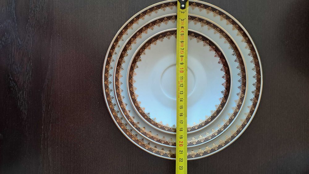 50части,лек,красив сервиз за хранене,за кафе и чай от порцелан "Китка"