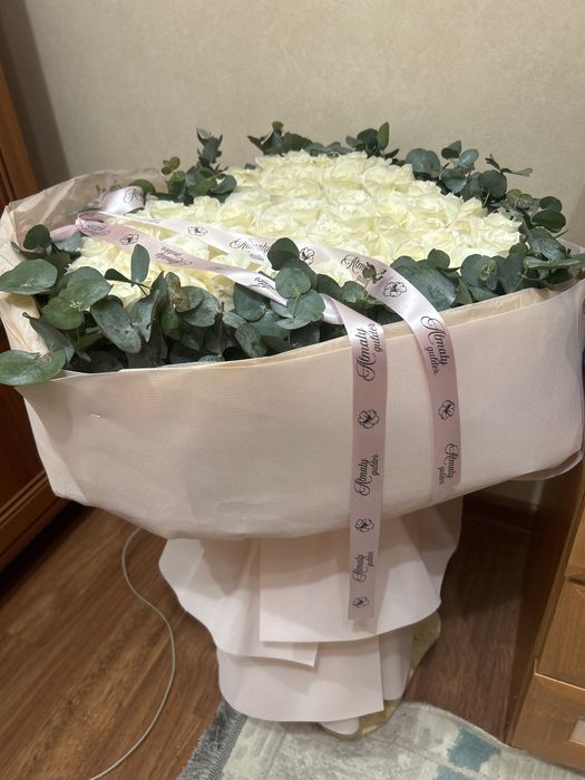 Белая роза 51 штук.