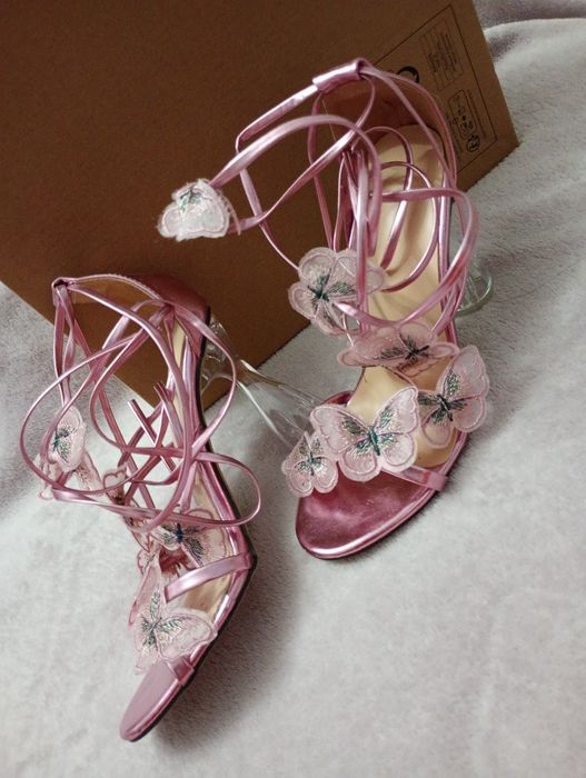 Комплект розови рокля и токчета.