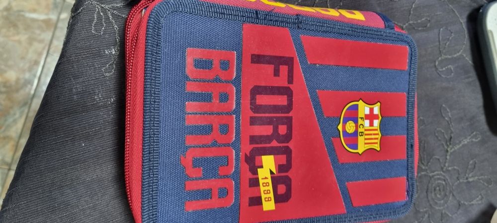 Оригинален калъф за ученически пособия