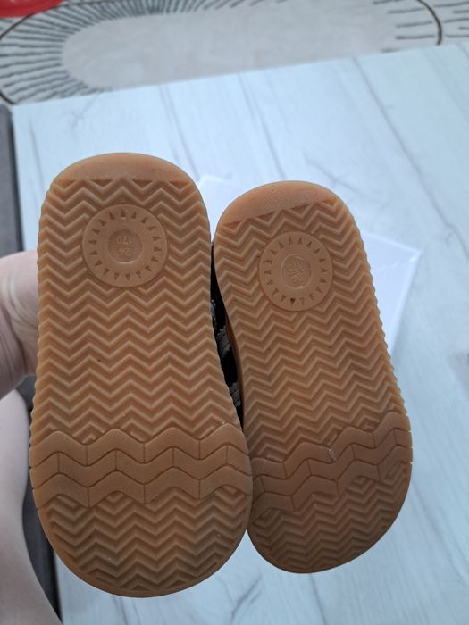 Продам детскую обувь