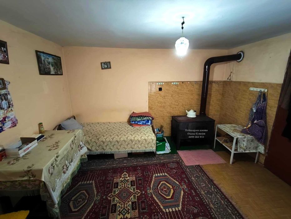 Двуетажна къща в село Винарово