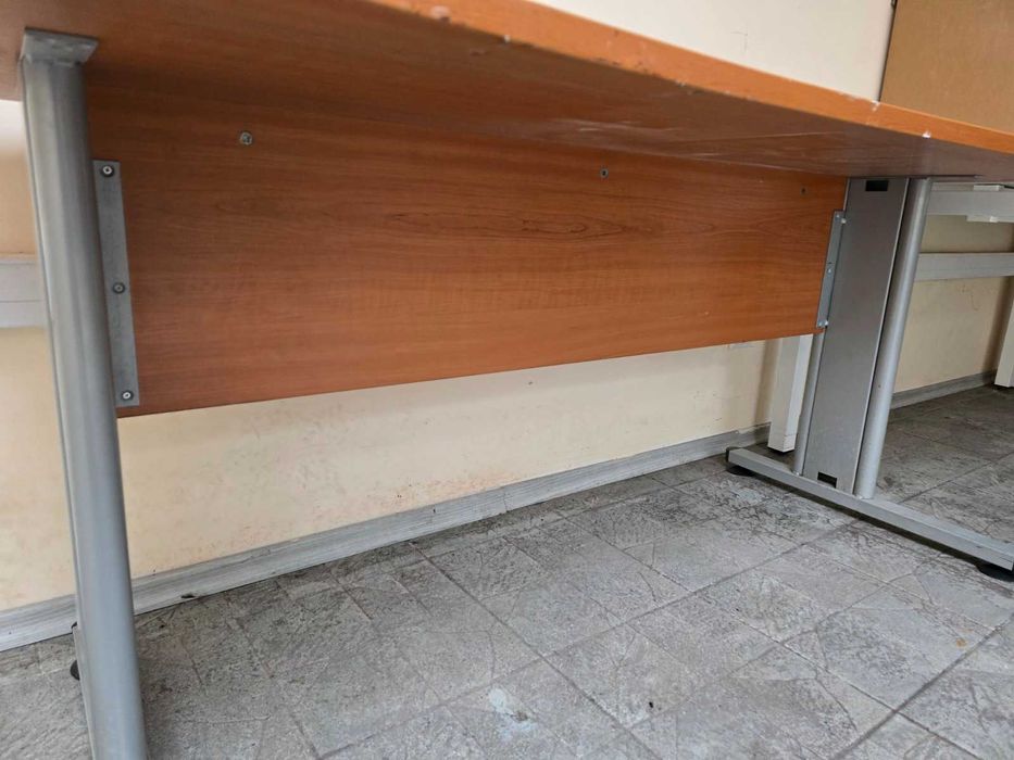 Бюро / Конферентна маса