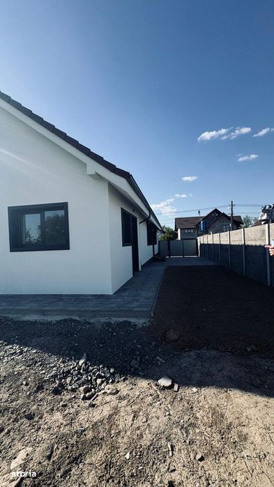 AV686 Casa individuala pe parter, 3 camere, in Sanmihaiu Roman