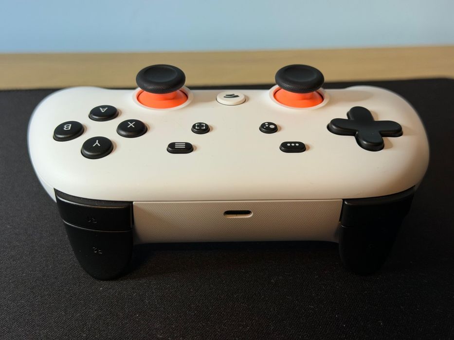 Controller Google Stadia alb - activat bluetooth wireless sau wired usb-c pentru pc, mac și telefon