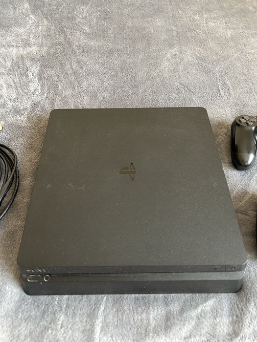 PlayStation 4 + подарък игра