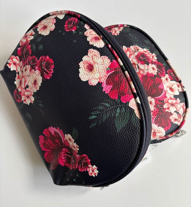 Дамски несесери комплект Guess