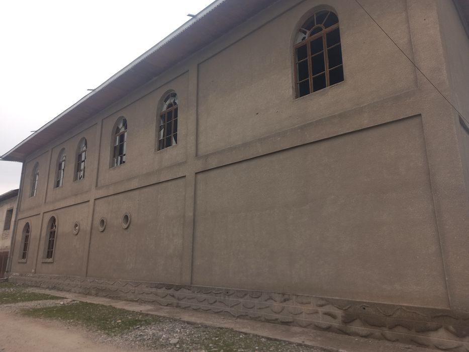 Уй сотилади (700 кв.м)