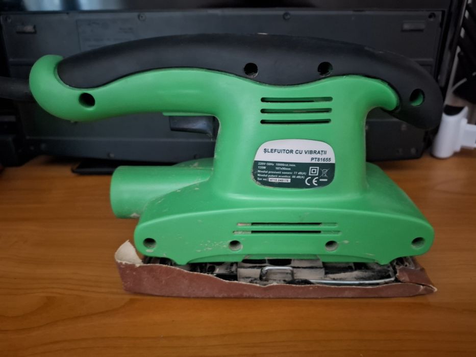 Vând șlefuitor cu vibrații