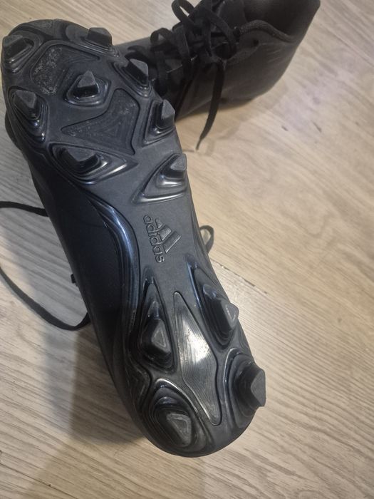 Футболни бутонки adidas